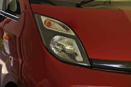 The headlamps retain the same design but get a smoked finish. Between them sits a new black strip with a chrome band, and the Tata logo has also been moved lower.